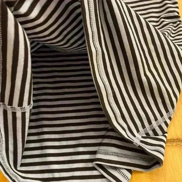 Lululemon Women’s Long Tank Top Racerback Straps Striped Black White 4 - Picture 5 of 11